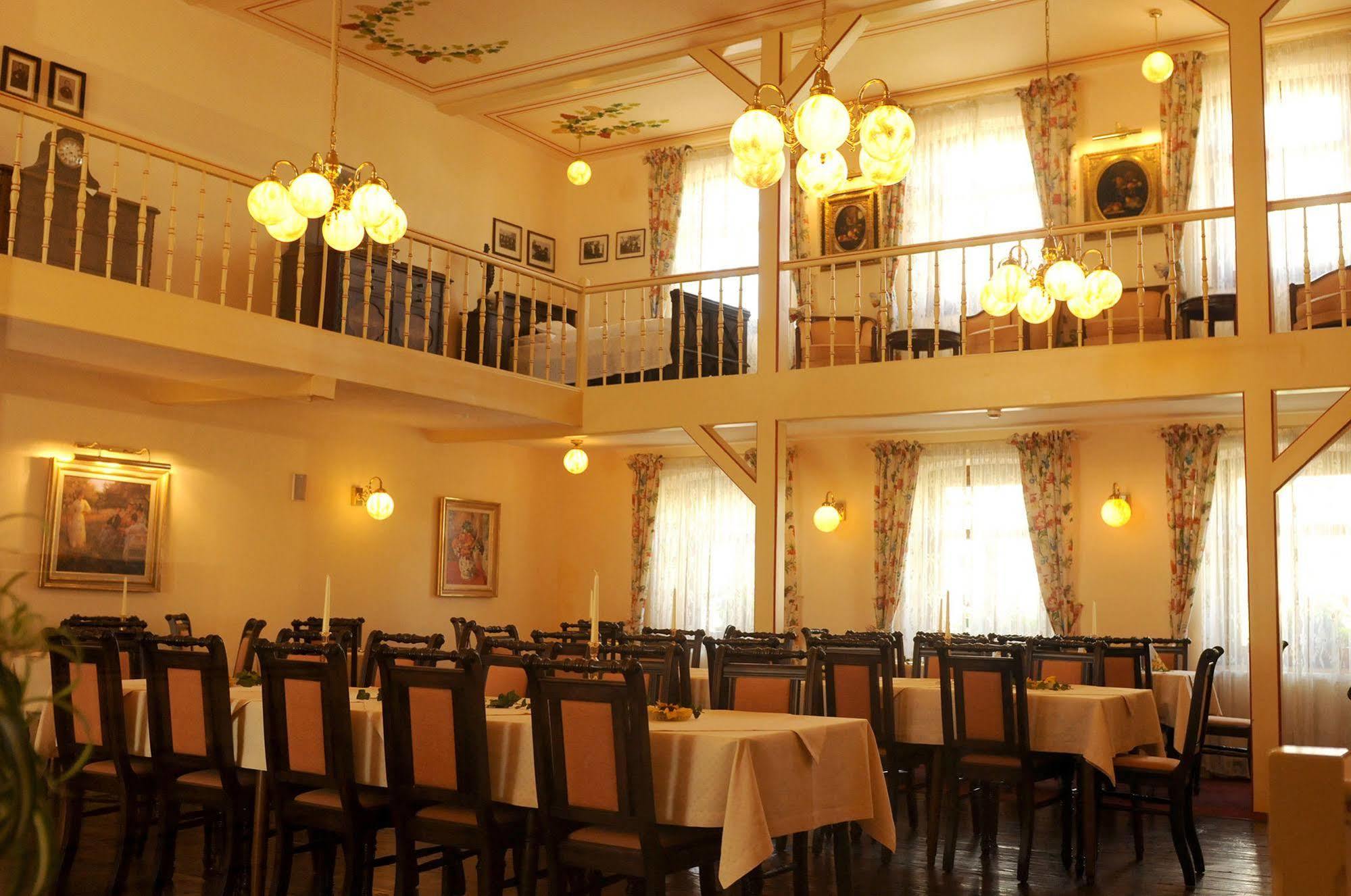 Gasthaus Weingut Stahl Oberwesel Esterno foto